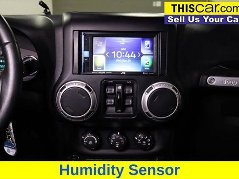 Used 2017 Jeep Wrangler Unlimited Rubicon w/ Connectivity Group image 16