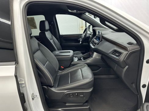 Used 2023 Chevrolet Suburban Premier image 14