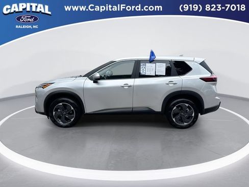 Used 2025 Nissan Rogue SV FWD image 5