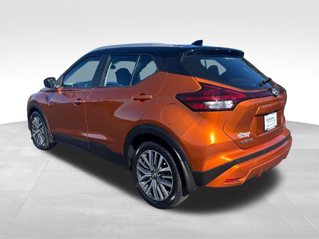 Used 2023 Nissan Kicks SV FWD image 3