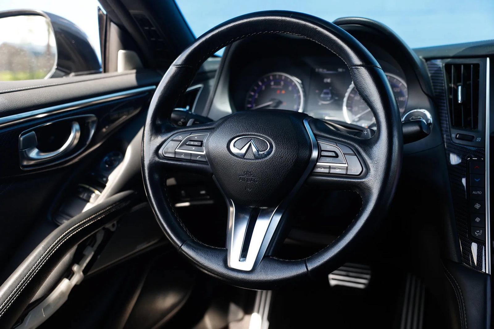 Used 2017 INFINITI Q60 Red Sport 400 AWD/4WD image 30