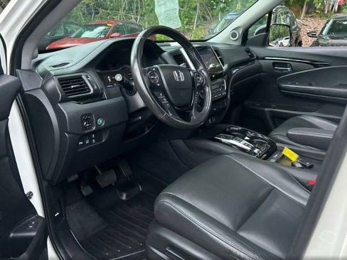 Used 2018 Honda Pilot Touring image 9