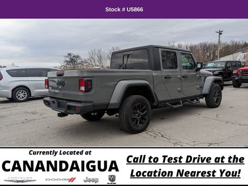 Used 2022 Jeep Gladiator Sport image 11