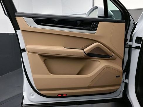 Certified 2026 Porsche Cayenne Coupe AWD/4WD image 7