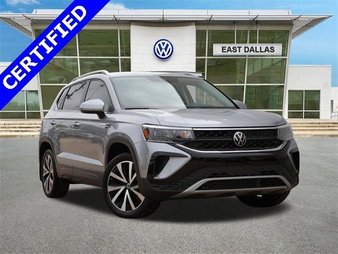 Certified 2024 Volkswagen Taos SE image 1