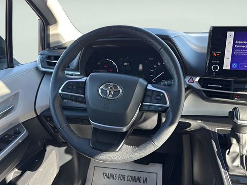 Used 2025 Toyota Sienna XLE image 16