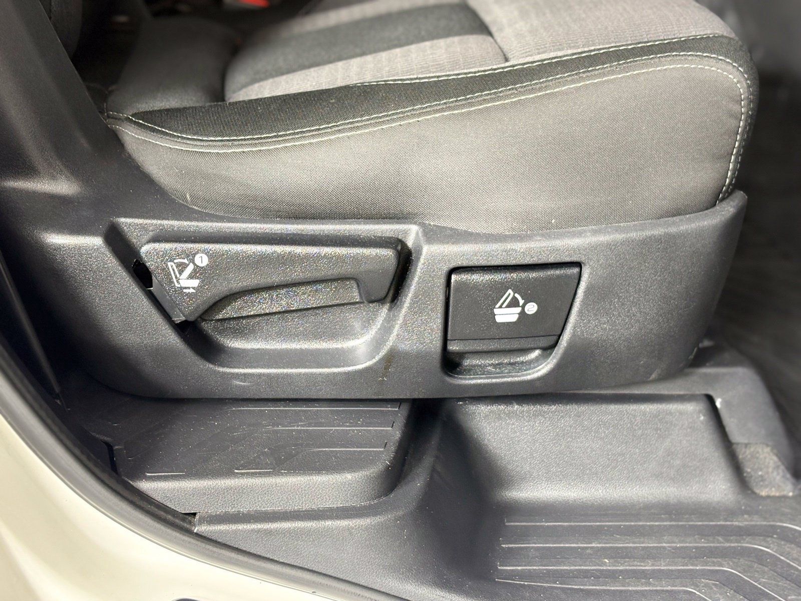 Used 2021 Subaru Ascent Premium w/ Convenience Package AWD/4WD image 18