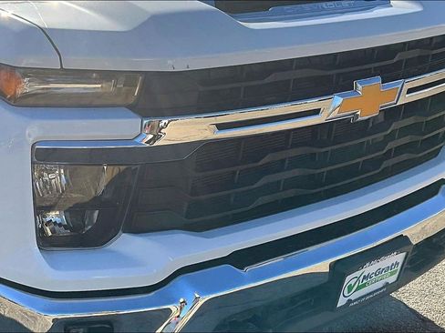 Used 2024 Chevrolet Silverado 2500 LT w/ Convenience Package image 32