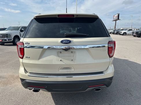 Used 2018 Ford Explorer XLT w/ Equipment Group 201A image 7