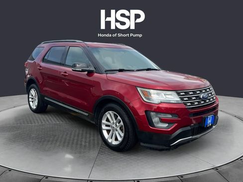 Used 2017 Ford Explorer XLT w/ Equipment Group 202A FWD image 7