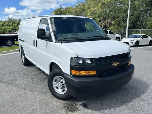 Used 2025 Chevrolet Express 2500 w/ Driver Convenience Package image 3