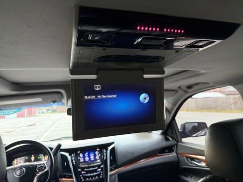 Used 2015 Cadillac Escalade Premium image 15