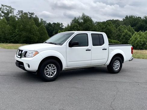 Used 2019 Nissan Frontier SV RWD image 3