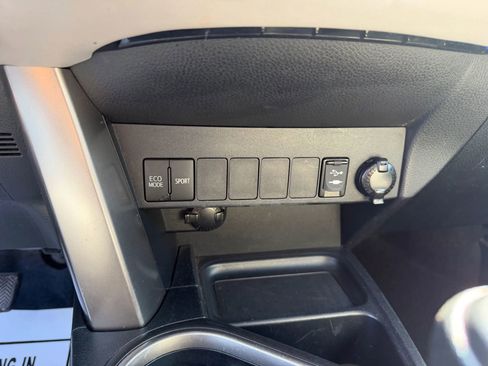Used 2016 Toyota RAV4 XLE FWD image 19