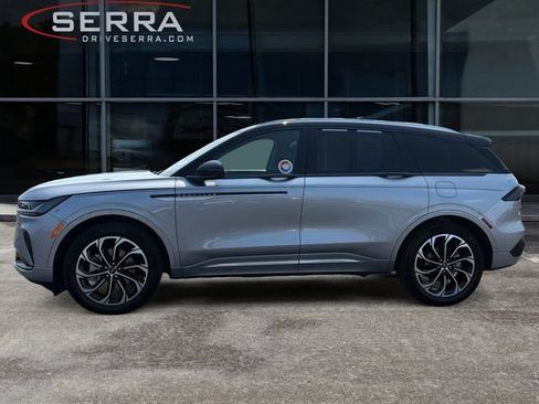 Used 2024 Lincoln Nautilus Reserve w/ Equipment Group 202A AWD/4WD image 2