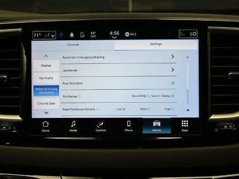 Used 2024 Chrysler Pacifica Touring-L FWD image 31