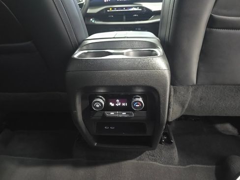 Used 2025 Buick Enclave Preferred image 26