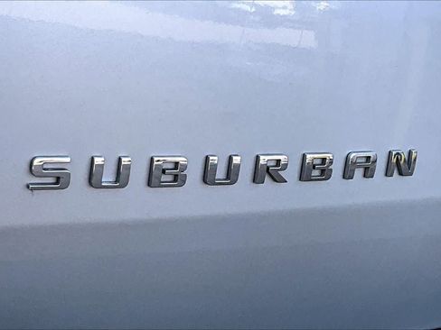 Used 2010 Chevrolet Suburban LT image 9