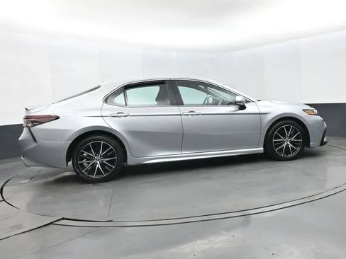 Used 2024 Toyota Camry SE FWD image 4