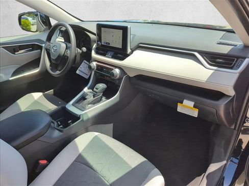 Used 2025 Toyota RAV4 XLE image 27