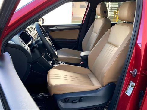 Used 2024 Volkswagen Tiguan SE R-Line image 9