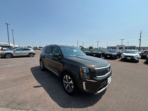 Used 2020 Kia Telluride S AWD/4WD image 3