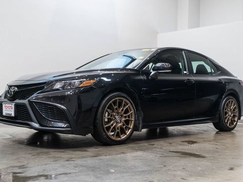 Used 2023 Toyota Camry SE AWD/4WD image 3