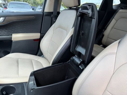 Used 2020 Ford Escape Titanium w/ Titanium Premium Package 2.0 AWD/4WD image 32