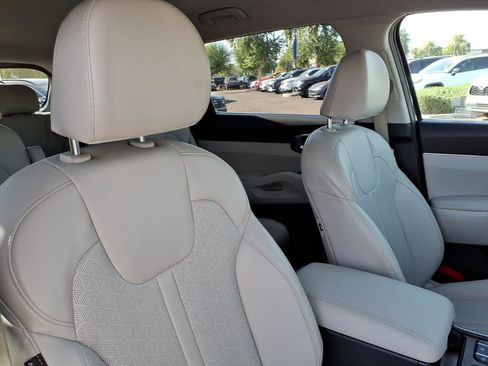 Used 2023 Kia Sorento EX image 12