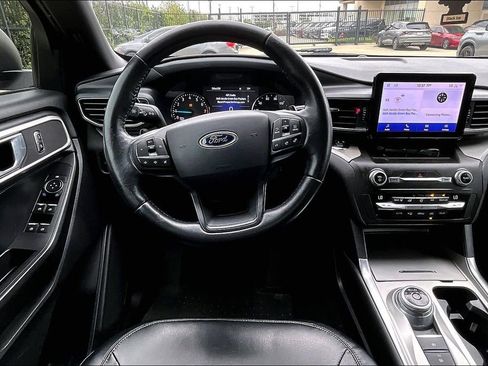 Used 2020 Ford Explorer XLT w/ Equipment Group 202A image 7