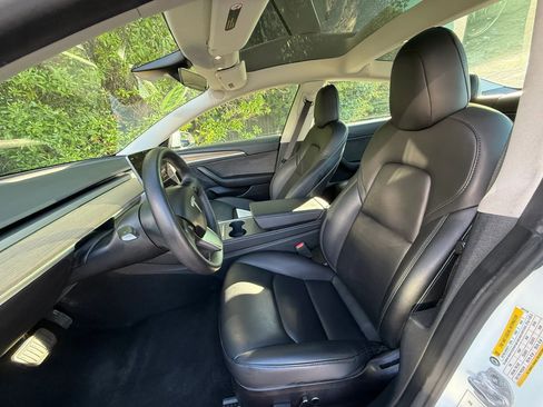 Used 2022 Tesla Model 3 Standard Range RWD image 2