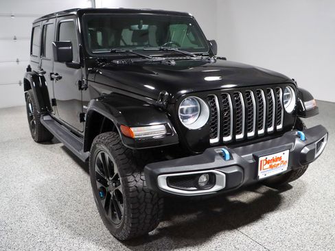 Used 2022 Jeep Wrangler Unlimited Sahara AWD/4WD image 5