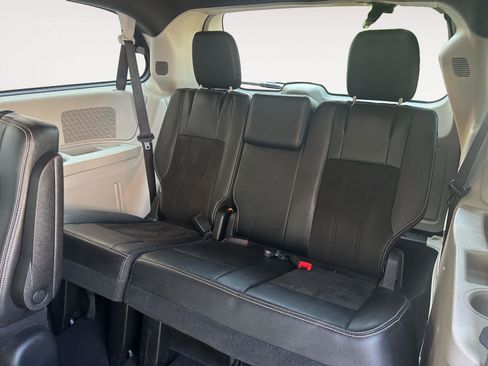 Used 2019 Dodge Grand Caravan SXT FWD image 13