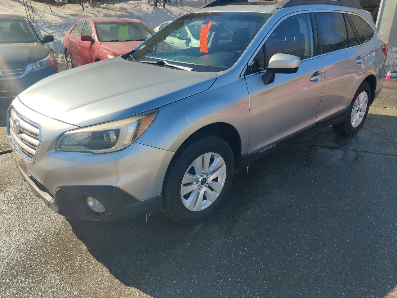 Used 2016 Subaru Outback 2.5i Premium AWD/4WD image 2