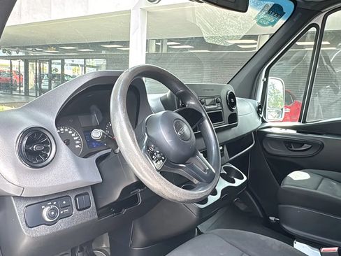 Used 2021 Freightliner Sprinter 2500 RWD image 11