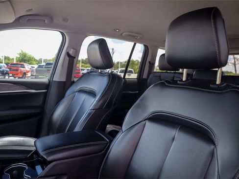 Used 2023 Jeep Grand Cherokee Limited image 10