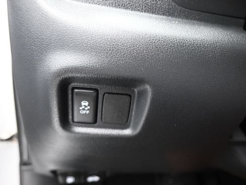 Used 2017 Nissan Versa SV FWD image 21
