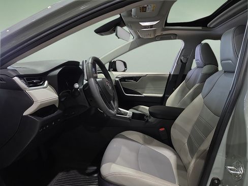 Used 2023 Toyota RAV4 XLE Premium FWD image 21