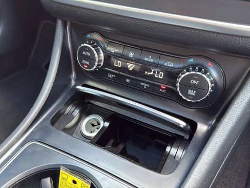 Used 2018 Mercedes-Benz GLA 250 4MATIC image 35