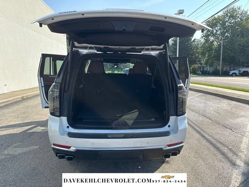 Used 2025 Chevrolet Suburban High Country AWD/4WD image 36