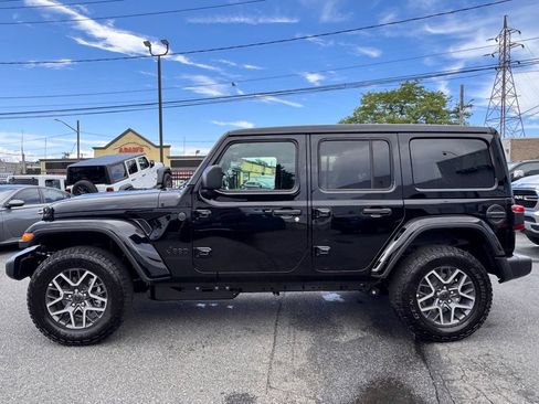 New 2026 Jeep Wrangler Unlimited Sahara AWD/4WD image 4