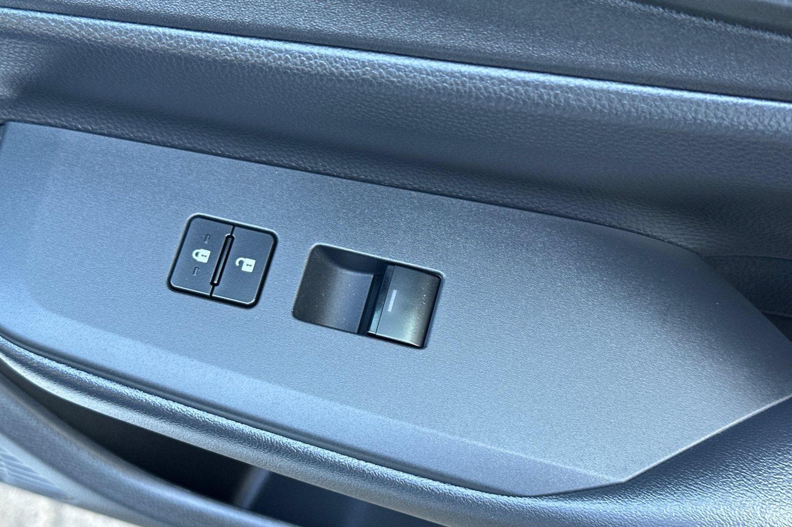 Certified 2026 Toyota Prius Plug-In Hybrid FWD image 23