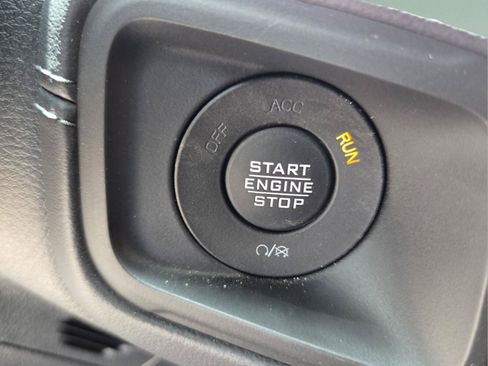 Used 2025 Jeep Gladiator Sport AWD/4WD image 29