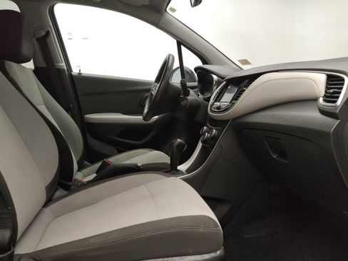 Used 2022 Chevrolet Trax LS w/ Tint and Cruise Package FWD image 21