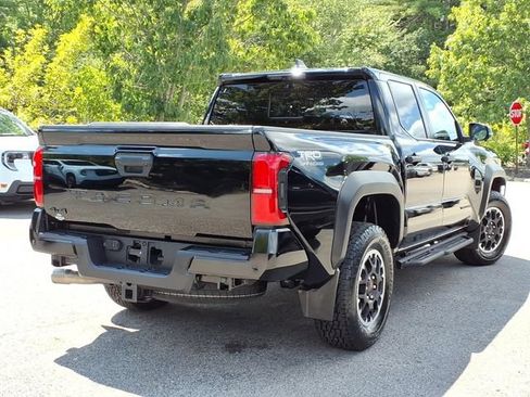 Used 2024 Toyota Tacoma TRD Off-Road w/ TRD Off Road Premium Package AWD/4WD image 5