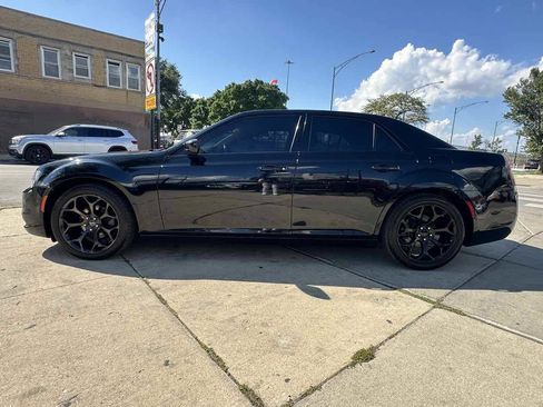 Used 2019 Chrysler 300 Touring w/ Sport Appearance Package RWD image 8
