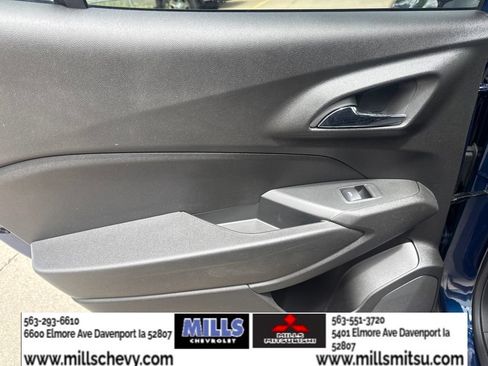 Used 2024 Chevrolet Trax LT w/ LT Convenience Package FWD image 21