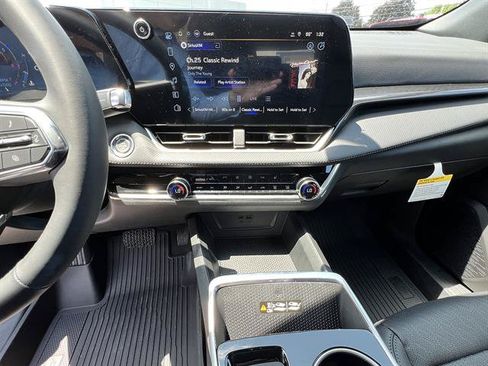 New 2027 Chevrolet Equinox LT w/ Convenience Package II AWD/4WD image 14