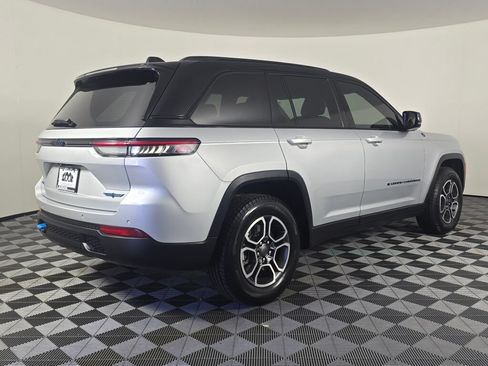 Used 2022 Jeep Grand Cherokee Trailhawk AWD/4WD image 3
