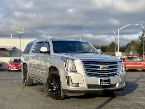 Used 2018 Cadillac Escalade ESV Platinum image 2